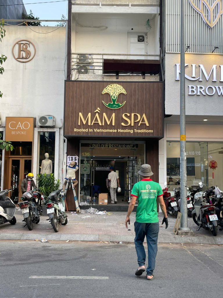 chuyên thi công mặt dựng alu khổ lớn