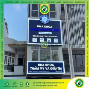 Biển Hiệu Alu Đục Lỗ Chữ Nổi Mica Hông Nhôm Âm LED Nha Khoa Châu Long