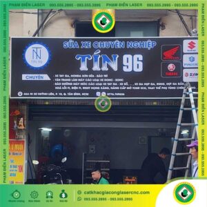 Biển Hiệu Bạt In UV Căng Khung Sắt Sửa Xe Tín 96