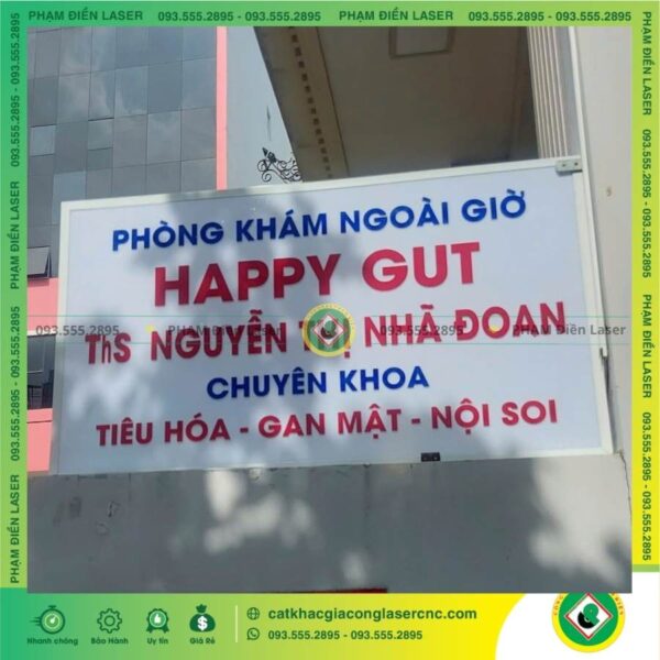 Gợi ý cách lựa chọn đơn vị gia công hộp đèn LED Mica chuyên nghiệp