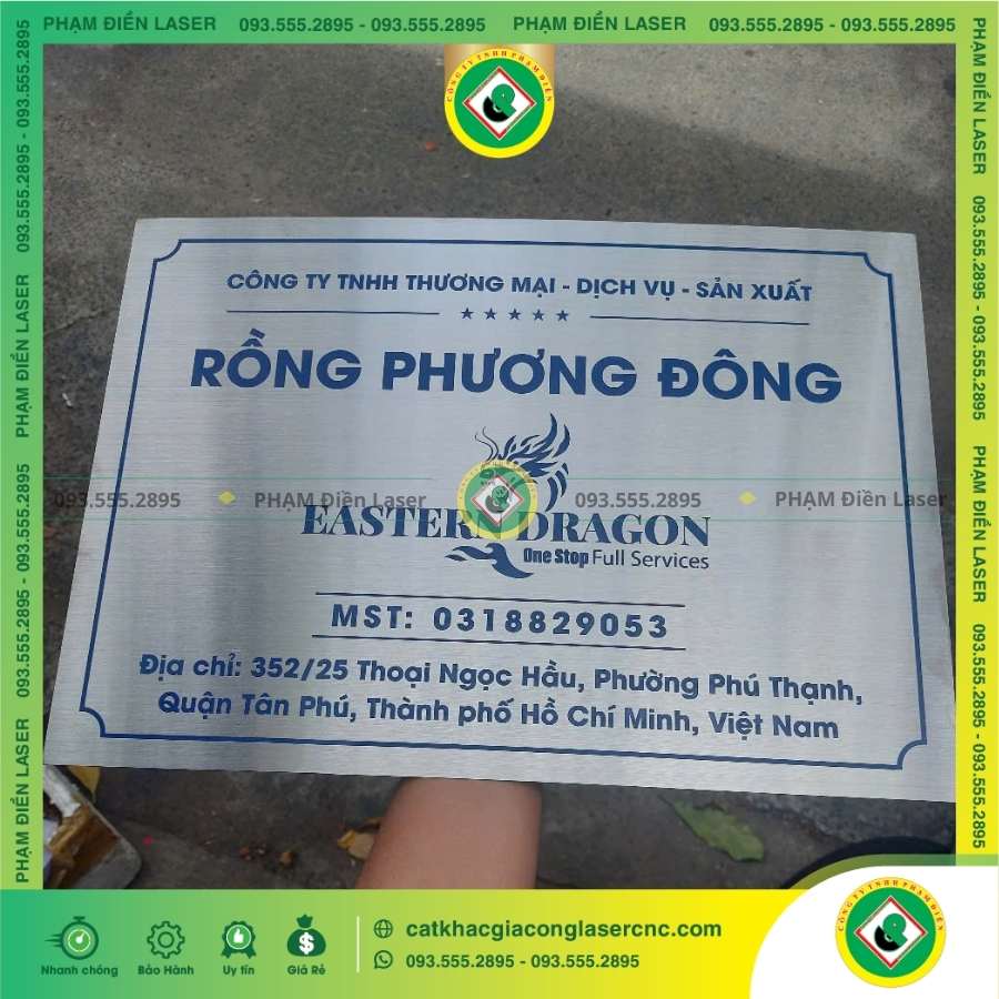 Ứng dụng thực tế và địa điểm lắp biển tên Công ty In UV bạc xước